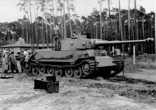View 6 of Tiger I (P)