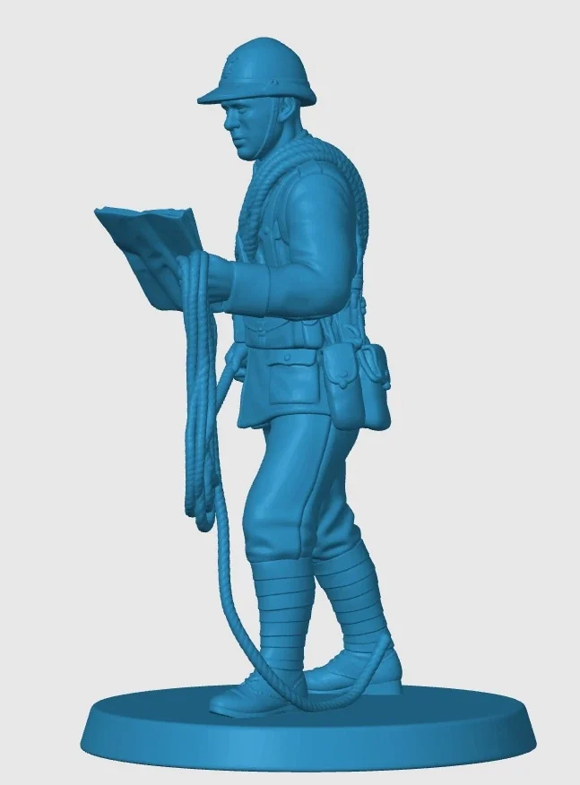 Vista 4 de WWI Italian Soldier with Periscope